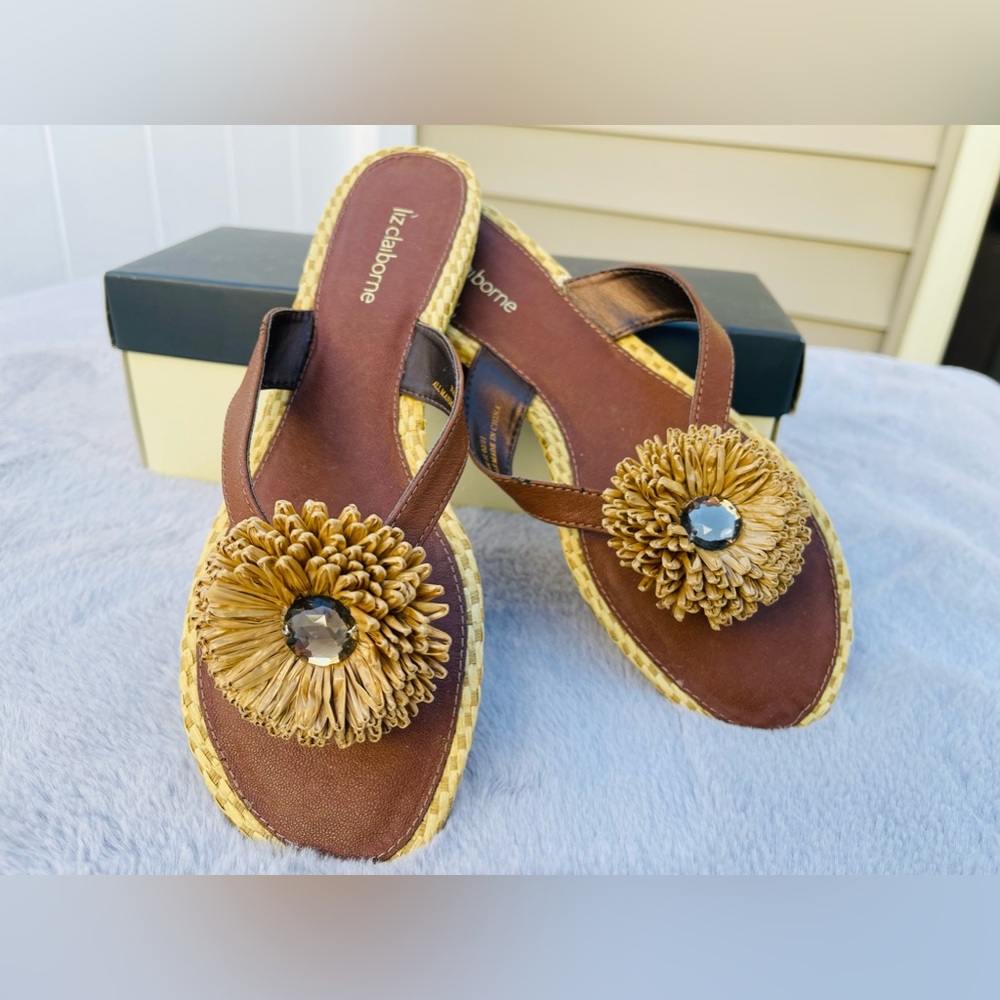 Liz Claiborne Nally Brown 8M New with box